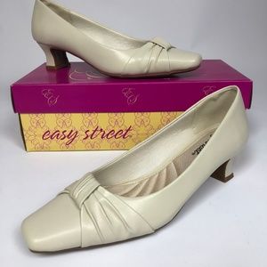 Easy Street Womens Waive Pumps Bone 8M